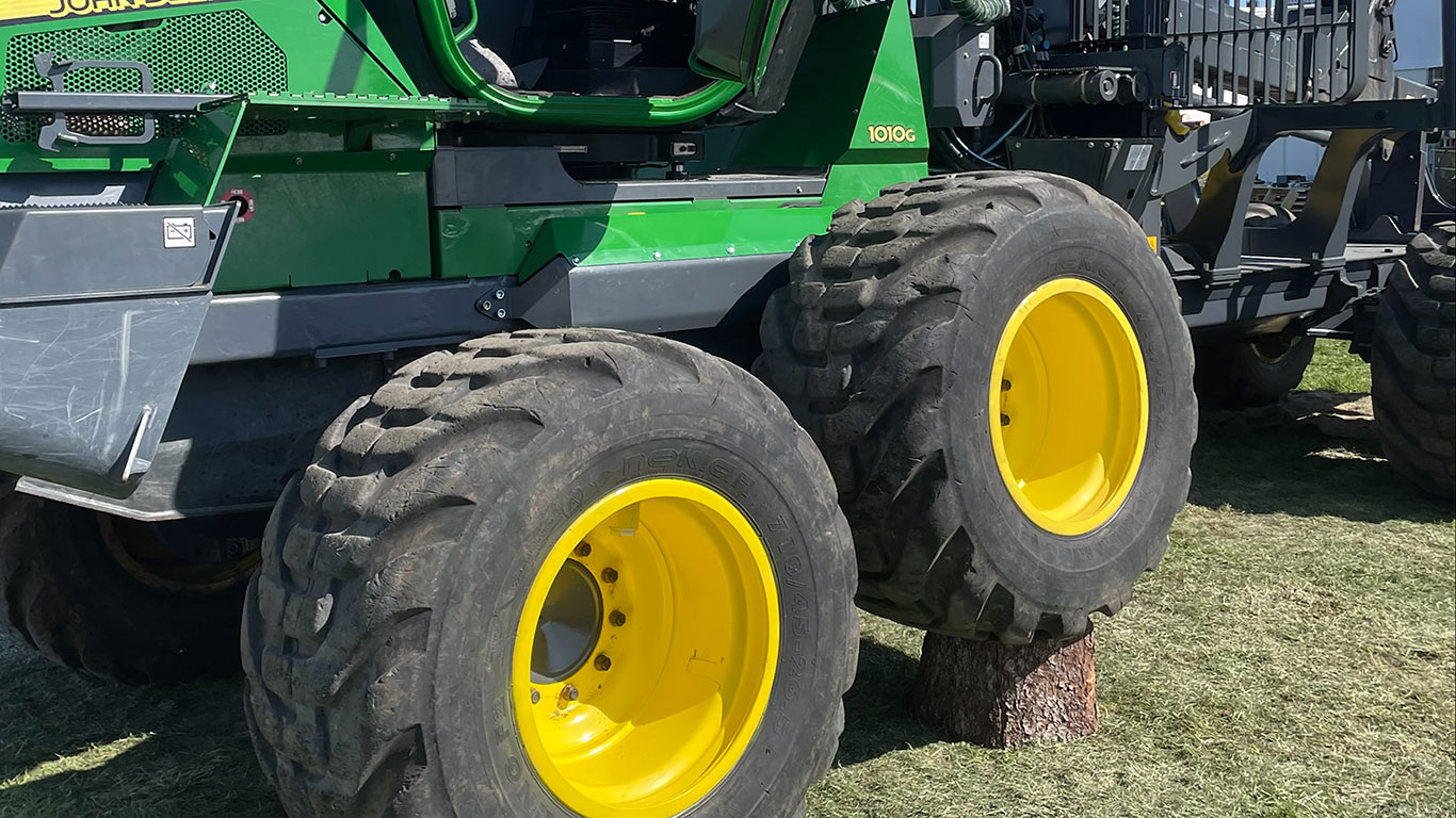 Front bogie lift provides increased agility on terrain