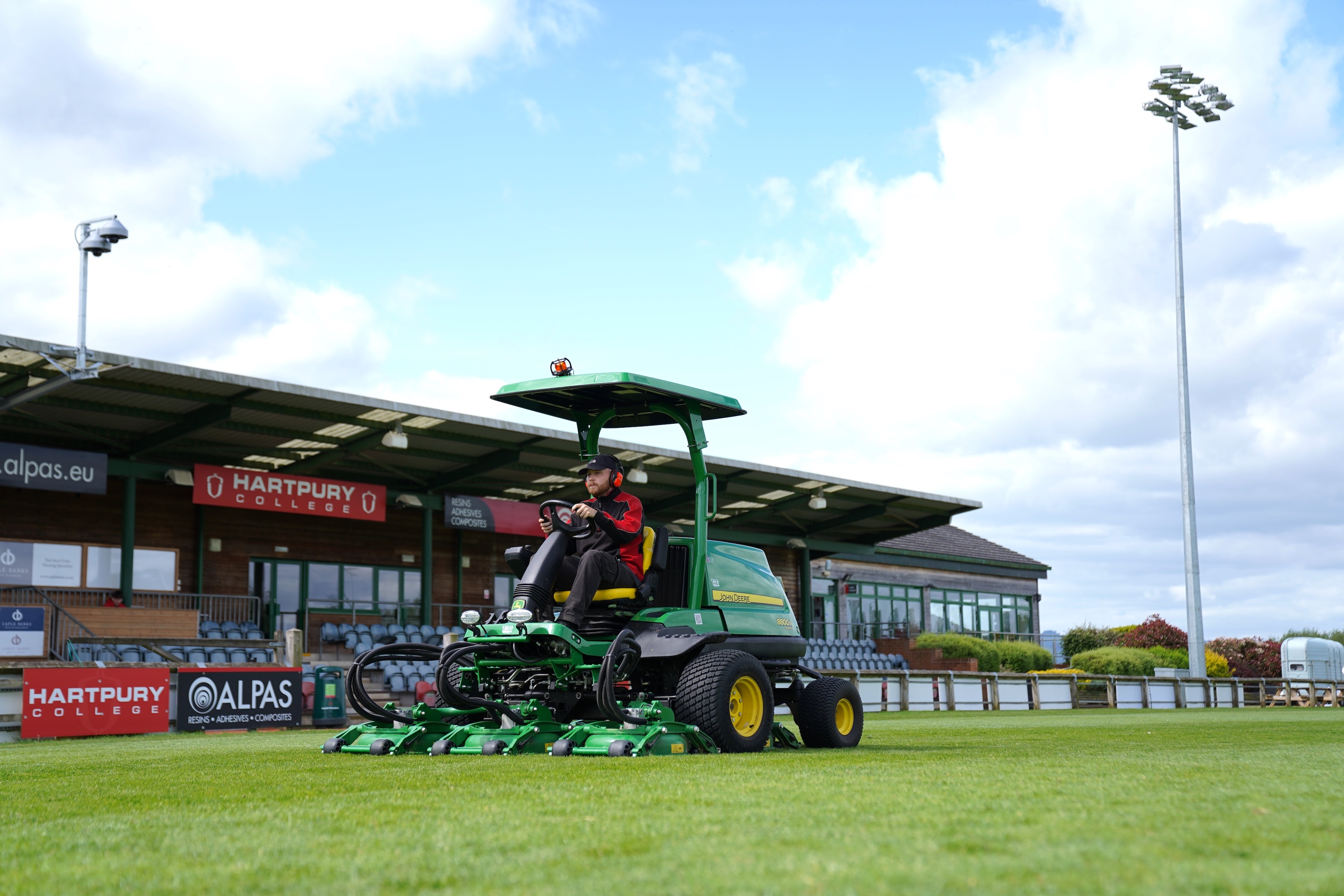 Mowing Hartpury’s flagship rugby pitch with the new John Deere 8800A