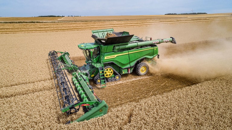 img-combine harvester-top-view