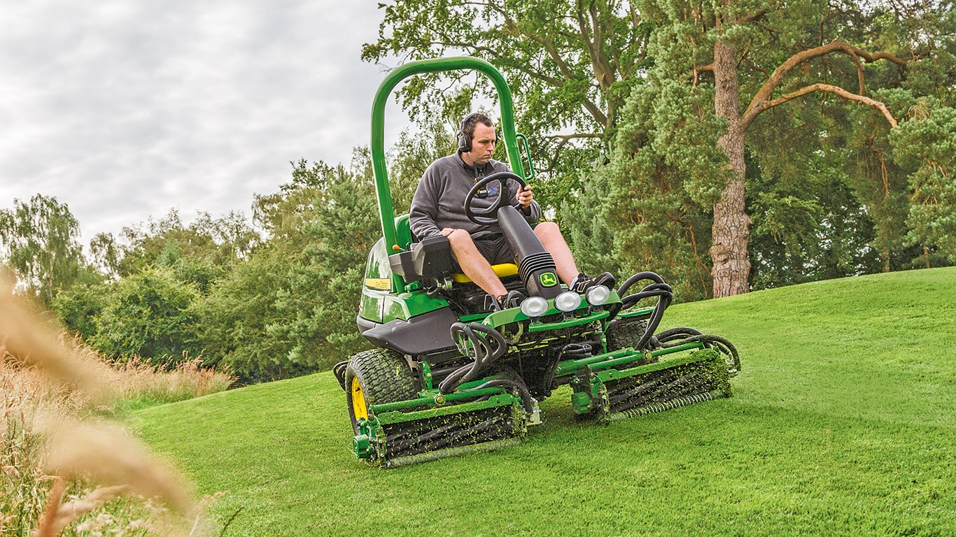 7200A, Commercial Mowing, Fairway Mowers, Greens Mowers, Trim and Surrounds Mowers, Permanent 3WD